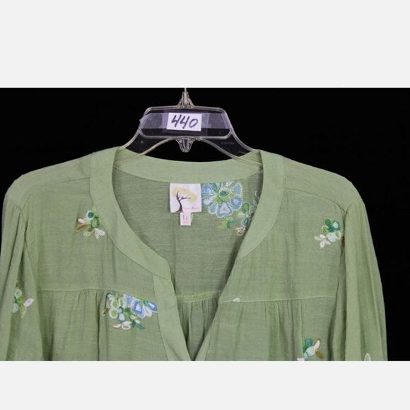 Fig & Flower Green Floral Embroidered 1x Rolled Sleeve Button Front Blouse. - Picture 6 of 9